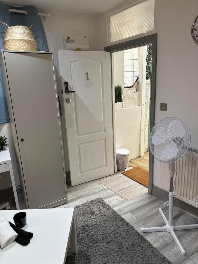 Charming Studio Apartment In London Exterior foto
